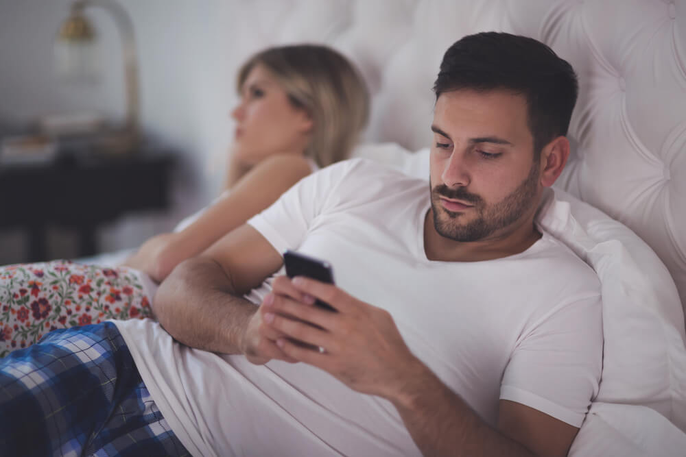 Smartphone obsession causing problems in marriages